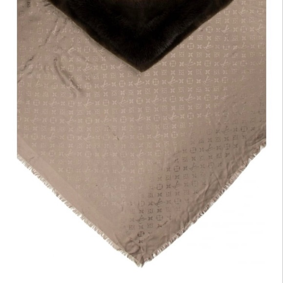 Louis Vuitton fox trim V-scarf - Picture 2 of 4